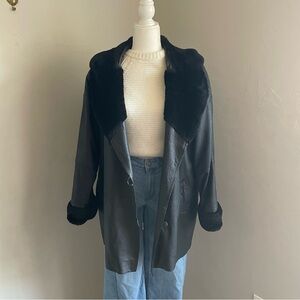 Vintage Women's Winlit Oversized Black Leather Jacket with Faux FurTrim
